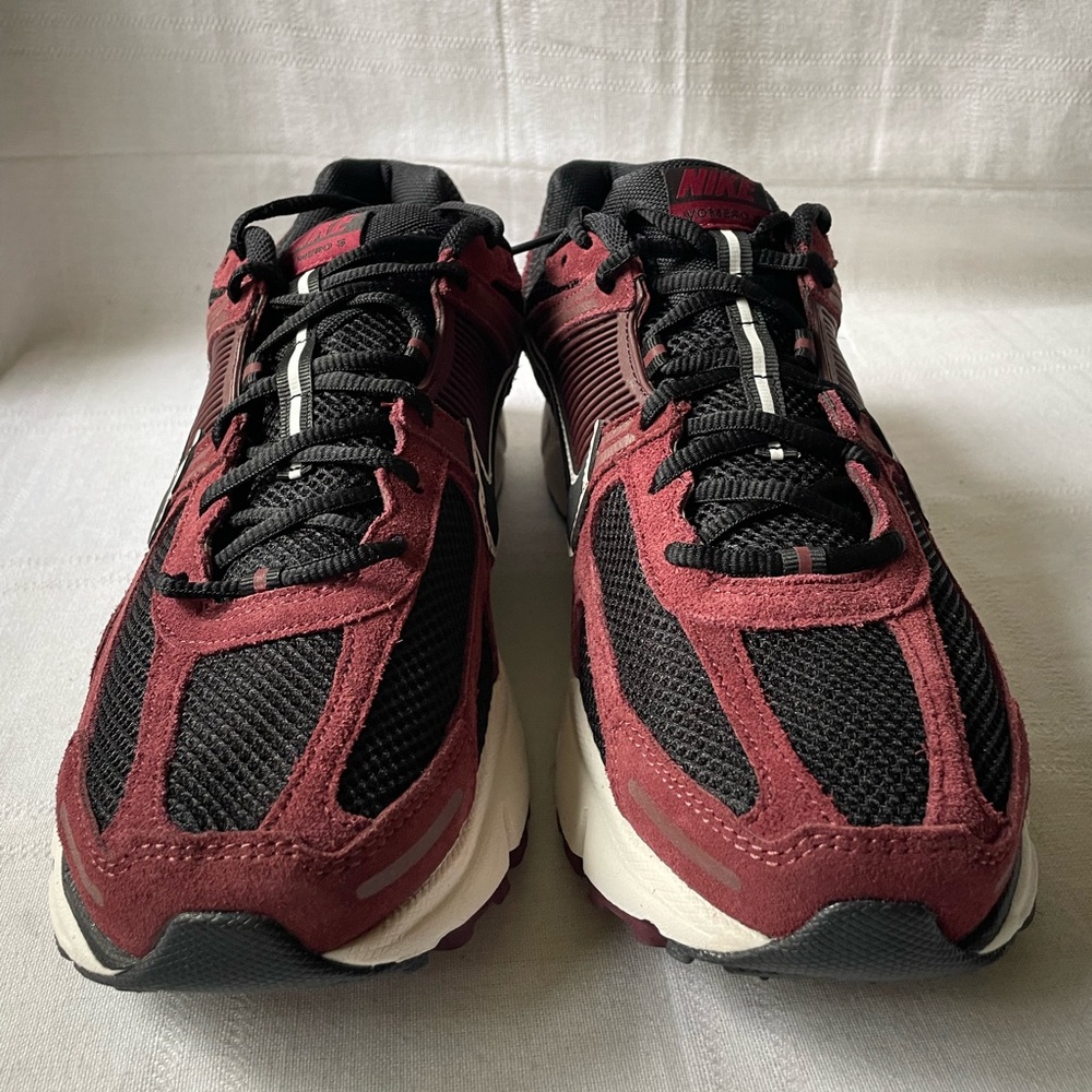 Nike Zoom Vomero 5 Dark Team Red White Black Sneakers Men's Size 11 HF1553-601 - Picture 3 of 8